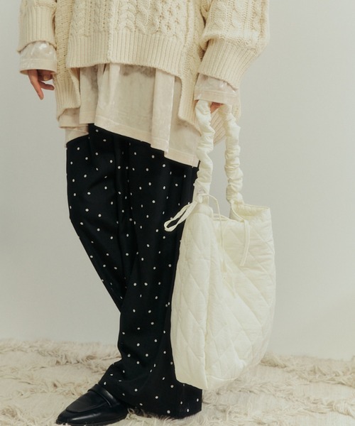 Libra Cue（リブラ キュー）の「ギャザーハンドルキルティングバッグ（ショルダーバッグ・レディース・アイボリー/ブラック・FREE）」の7枚目の写真