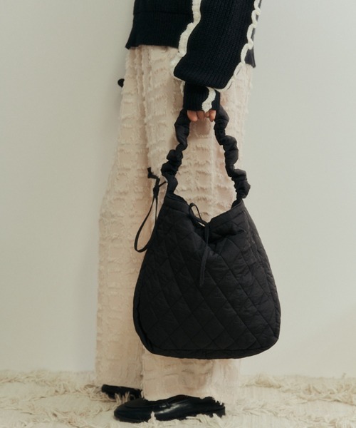 Libra Cue（リブラ キュー）の「ギャザーハンドルキルティングバッグ（ショルダーバッグ・レディース・アイボリー/ブラック・FREE）」の10枚目の写真