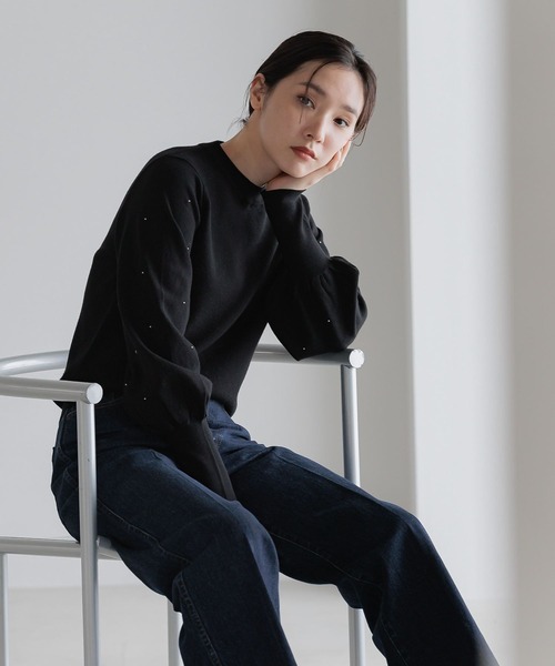 Andemiu(アンデミュウ)の「ソデパールニット606759(ニット/セーター・レディース・ブラック/ナチュラル/アイボリー・FREE)」の2枚目の写真
