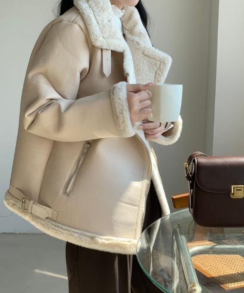 ABITOKYO（アビトーキョー）の「ボアドッキングフェイクレザーブルゾン（ブルゾン・レディース・アイボリー/ブラック/ブラック系その他/モカ・FREE）」の2枚目の写真