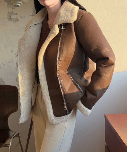 ABITOKYO（アビトーキョー）の「ボアドッキングフェイクレザーブルゾン（ブルゾン・レディース・アイボリー/ブラック/ブラック系その他/モカ・FREE）」の4枚目の写真