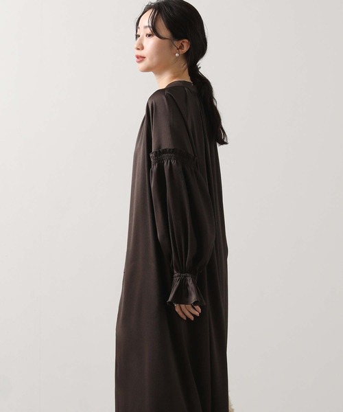 Gready Brilliant（グレディブリリアン）の「ハンマーサテンパフ袖ワンピース（ワンピース・レディース・ブラウン・38）」の8枚目の写真