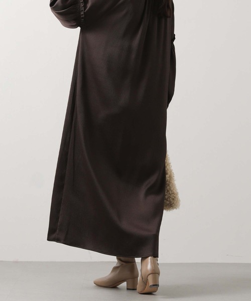 Gready Brilliant（グレディブリリアン）の「ハンマーサテンパフ袖ワンピース（ワンピース・レディース・ブラウン・38）」の13枚目の写真