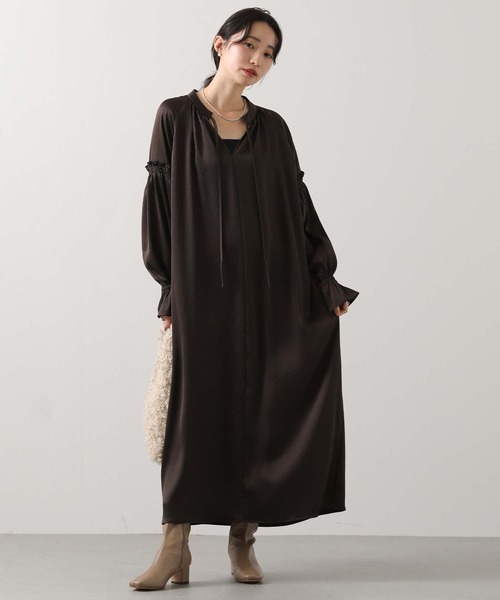 Gready Brilliant（グレディブリリアン）の「ハンマーサテンパフ袖ワンピース（ワンピース・レディース・ブラウン・38）」の2枚目の写真