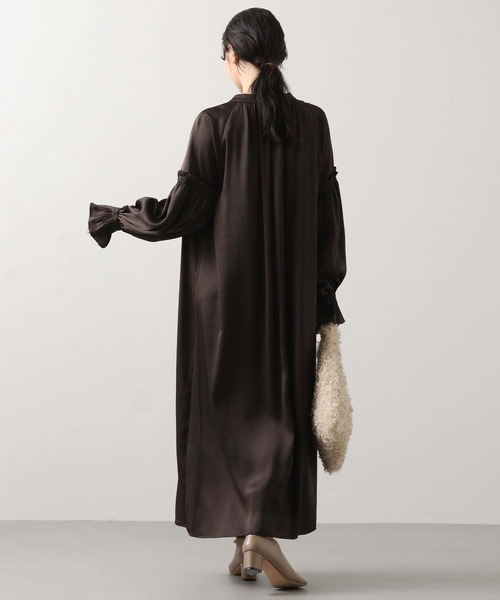 Gready Brilliant（グレディブリリアン）の「ハンマーサテンパフ袖ワンピース（ワンピース・レディース・ブラウン・38）」の4枚目の写真