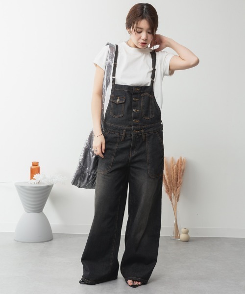 aity(アイティ)の「デニムサロペットワイドパンツ ワイドシルエット 綿100%(サロペット/オーバーオール・レディース・ブルー/ブラック/ネイビー・M/L/LL/3L/4L)」の1枚目の写真