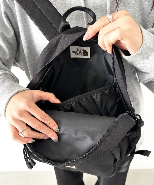 THE NORTH FACE(ザノースフェイス)の「THE NORTH FACE(ザ・ノースフェイス)/軽量 デイリー ミニ バックパック リュック/STANDARD BACKPACK S(バックパック/リュック・レディース・ブラック/ブラウン/レッド・FREE)」の5枚目の写真