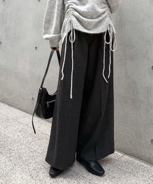 archives（アルシーヴ）の「ベルト付ウールタックワイドスラックス（スラックス・レディース・ベージュ/グレー/チャコールグレー・MEDIUM）」の2枚目の写真