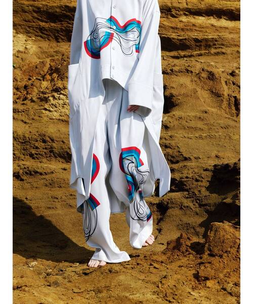 UN3D.（アンスリード）の「STRATUM LAYER SH【セットアップ着用可能】 / ストレイタムレイヤーシャツ（シャツ/ブラウス・レディース・ホワイト/ブラック・36/38）」の4枚目の写真