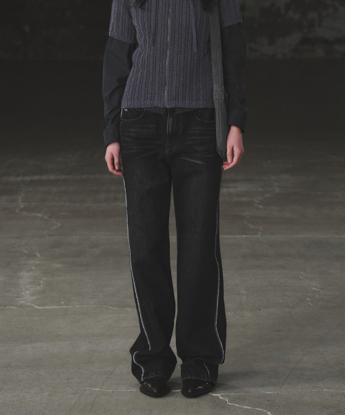 INSILENCE WOMEN（インサイレンスウーマン）の「サイドラインカットデニム ブラック（デニムパンツ・レディース・その他・SMALL/MEDIUM/LARGE）」の5枚目の写真