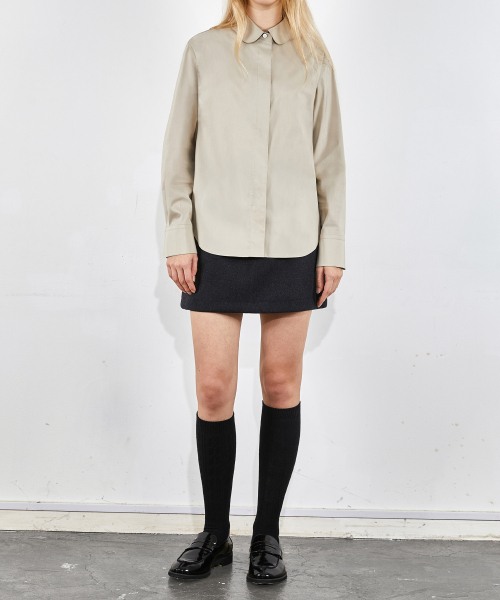 VOYONN(ボヨン)の「小さなカラー ニュー スリムフィット コットン スパン シャツ ベージュ 0068(シャツ/ブラウス・レディース・Beige・LARGE/MEDIUM/SMALL)」の3枚目の写真