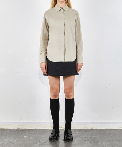 VOYONN(ボヨン)の「小さなカラー ニュー スリムフィット コットン スパン シャツ ベージュ 0068(シャツ/ブラウス・レディース・Beige・LARGE/MEDIUM/SMALL)」の4枚目の写真