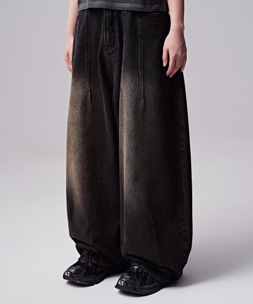 ZENDUST(ジェンダスト)の「Lun Super Wide Dart Denim Pants BLUE(デニムパンツ・レディース・ブルー・X-SMALL/MEDIUM/X-LARGE)」の2枚目の写真