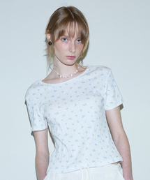 COQUET（コケット）の「Boat Neck Lace Detail Flower T Ivory（Tシャツ/カットソー）」
