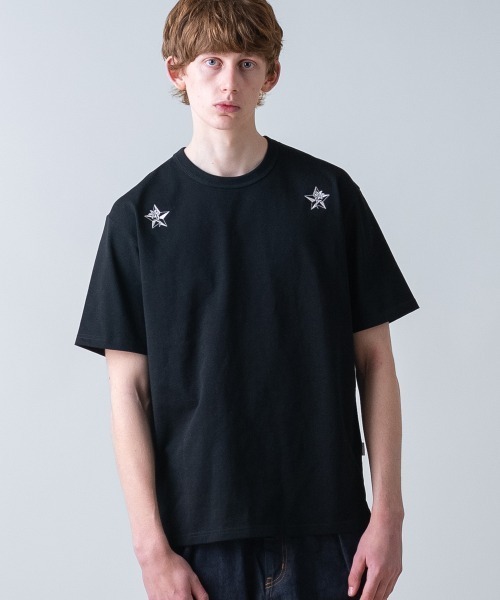 rehacer(レアセル)の「rehacer : Two Star Lily CS / トゥー スター リリー カットソー(Tシャツ/カットソー・メンズ・ブラック/ホワイト・SMALL/X-LARGE/LARGE/MEDIUM)」の1枚目の写真