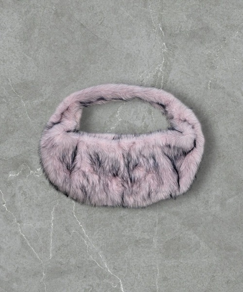 Alt due(オルトデュー)の「【Alt due/オルト デュー】エコファーショルダーバッグ(ショルダーバッグ・レディース・ベージュ/ピンク/ブラウン・FREE)」の18枚目の写真