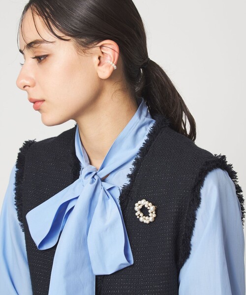 green label relaxing（グリーンレーベルリラクシング）の「サークル フェイクパール パヴェ ブローチ（ブローチ/コサージュ・レディース・オフホワイト・FREE）」の2枚目の写真