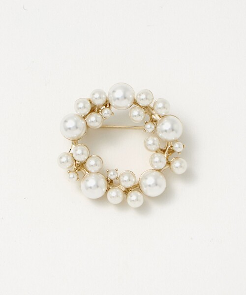 green label relaxing（グリーンレーベルリラクシング）の「サークル フェイクパール パヴェ ブローチ（ブローチ/コサージュ・レディース・オフホワイト・FREE）」の3枚目の写真