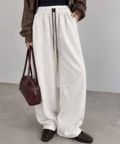 CLOTHY(クロシィ)の「【ALLシーズン着れるワンマイルアイテム!】スウェットバレルパンツ(セットアップ可)(スウェットパンツ・レディース・ライトグレー/ブラック/グレー/オフホワイト・MEDIUM/LARGE)」の4枚目の写真