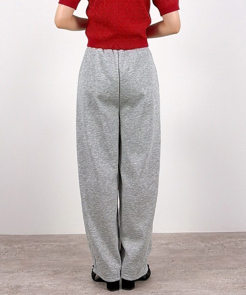 CLOTHY(クロシィ)の「【ALLシーズン着れるワンマイルアイテム!】スウェットバレルパンツ(セットアップ可)(スウェットパンツ・レディース・ライトグレー/ブラック/グレー/オフホワイト・MEDIUM/LARGE)」の21枚目の写真