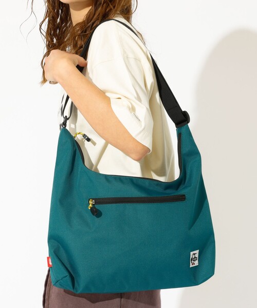 CHUMS(チャムス)の「【CHUMS / チャムス】Recycle Plain Shoulder Bag / リサイクルプレーンショルダーバッグ(ショルダーバッグ・レディース・ピンク/ネイビー/グレイッシュベージュ/ブラック/パープル/その他1・フリー)」の3枚目の写真