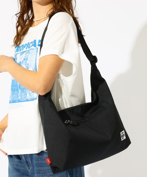 CHUMS(チャムス)の「【CHUMS / チャムス】Recycle Plain Shoulder Bag / リサイクルプレーンショルダーバッグ(ショルダーバッグ・レディース・ピンク/ネイビー/グレイッシュベージュ/ブラック/パープル/その他1・フリー)」の2枚目の写真