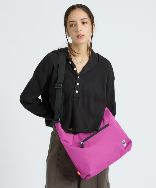 CHUMS(チャムス)の「【CHUMS / チャムス】Recycle Plain Shoulder Bag / リサイクルプレーンショルダーバッグ(ショルダーバッグ・レディース・ピンク/ネイビー/グレイッシュベージュ/ブラック/パープル/その他1・フリー)」の20枚目の写真