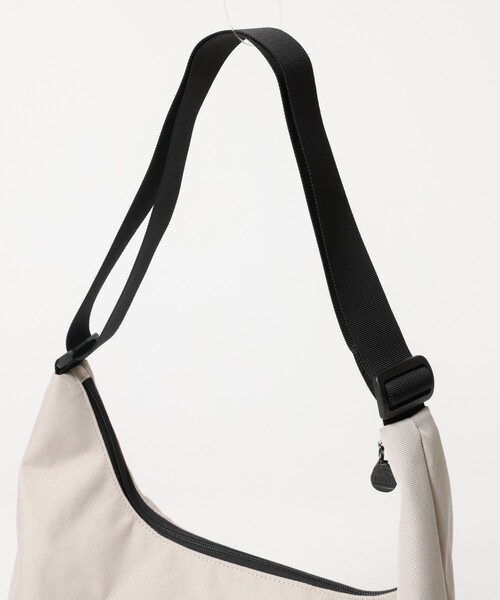 CHUMS(チャムス)の「【CHUMS / チャムス】Recycle Plain Shoulder Bag / リサイクルプレーンショルダーバッグ(ショルダーバッグ・レディース・ピンク/ネイビー/グレイッシュベージュ/ブラック/パープル/その他1・フリー)」の11枚目の写真