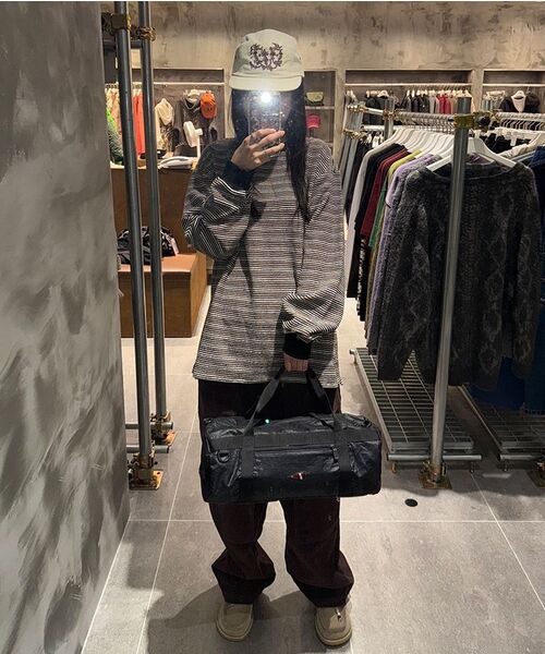 BROWNBREATH（ブラウンブレス）の「FLAG DUFFLE BAG - BLACK（ボストンバッグ・レディース・その他・ONE SIZE）」の2枚目の写真