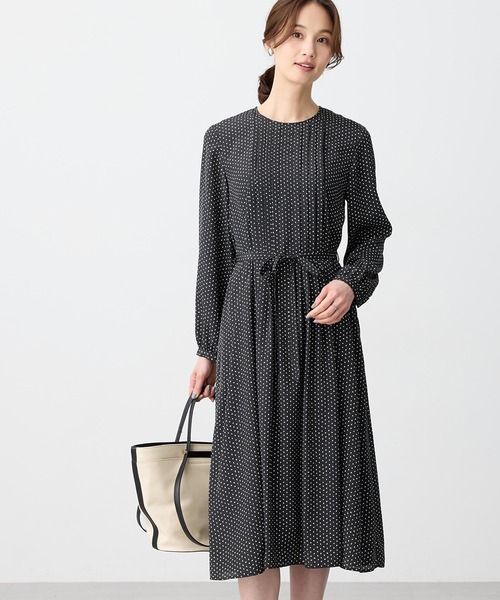 A/C DESIGN BY ALPHA CUBIC（エーシーデザインバイアルファキュービック）の「フロントタックワンピース【ファーストライン】（ワンピース・レディース・ネイビー/ブラック・9号/11号/13号）」の2枚目の写真