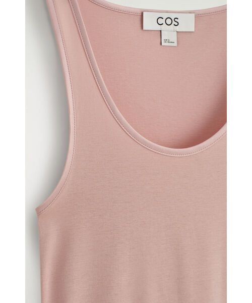 COS（コス）の「サテントリム　コットンジャージータンクトップ（タンクトップ・レディース・ピンク・36/38/M/L）」の7枚目の写真