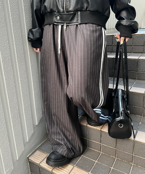 Figments(フィグメンツ)の「ストライプトラックパンツ(その他パンツ・レディース・ブラック/グレー・FREE)」の3枚目の写真