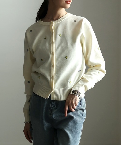 Sawa a la mode(サワアラモード)の「ミニ刺繍クルーネックカーディガン(カーディガン/ボレロ・レディース・ブラック/アイボリー・FREE)」の1枚目の写真