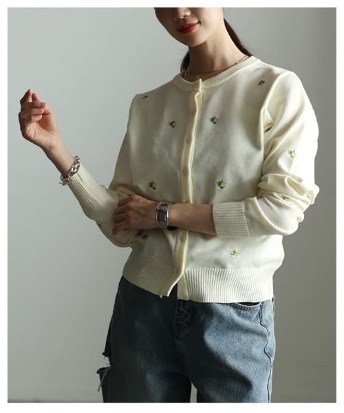 Sawa a la mode(サワアラモード)の「ミニ刺繍クルーネックカーディガン(カーディガン/ボレロ・レディース・ブラック/アイボリー・FREE)」の9枚目の写真