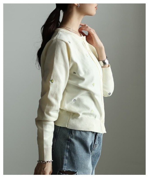 Sawa a la mode(サワアラモード)の「ミニ刺繍クルーネックカーディガン(カーディガン/ボレロ・レディース・ブラック/アイボリー・FREE)」の10枚目の写真