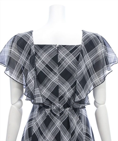 CLEAR BASIC（クリアベーシック）の「フロントギャザーフレアスリーブワンピース[大人 フェミニン 上品]≪新作≫（ワンピース・レディース・オフホワイト/ブラック・PF/F）」の12枚目の写真