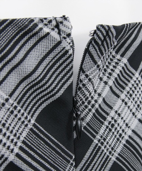 CLEAR BASIC（クリアベーシック）の「フロントギャザーフレアスリーブワンピース[大人 フェミニン 上品]≪新作≫（ワンピース・レディース・オフホワイト/ブラック・PF/F）」の15枚目の写真