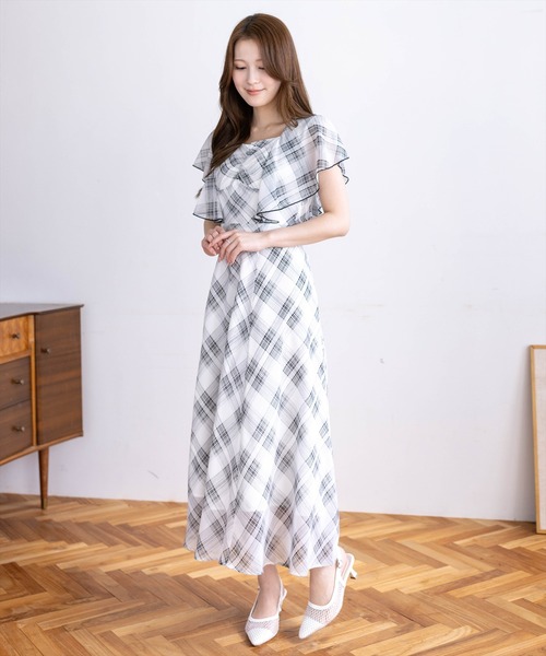 CLEAR BASIC（クリアベーシック）の「フロントギャザーフレアスリーブワンピース[大人 フェミニン 上品]≪新作≫（ワンピース・レディース・オフホワイト/ブラック・PF/F）」の4枚目の写真