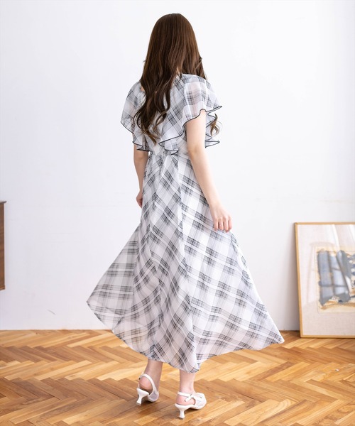 CLEAR BASIC（クリアベーシック）の「フロントギャザーフレアスリーブワンピース[大人 フェミニン 上品]≪新作≫（ワンピース・レディース・オフホワイト/ブラック・PF/F）」の5枚目の写真