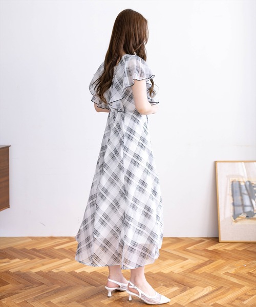 CLEAR BASIC（クリアベーシック）の「フロントギャザーフレアスリーブワンピース[大人 フェミニン 上品]≪新作≫（ワンピース・レディース・オフホワイト/ブラック・PF/F）」の6枚目の写真