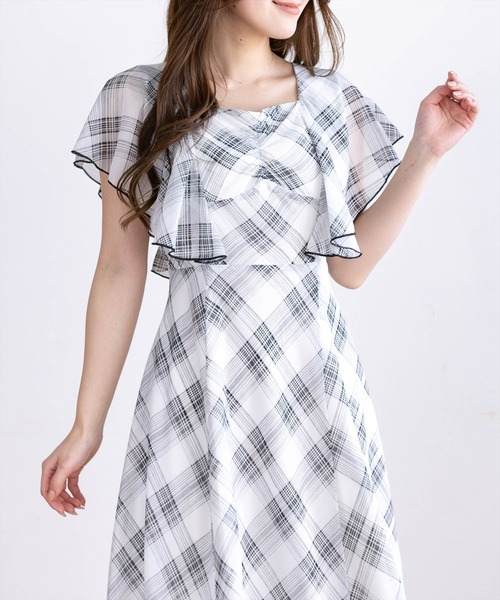 CLEAR BASIC（クリアベーシック）の「フロントギャザーフレアスリーブワンピース[大人 フェミニン 上品]≪新作≫（ワンピース・レディース・オフホワイト/ブラック・PF/F）」の7枚目の写真