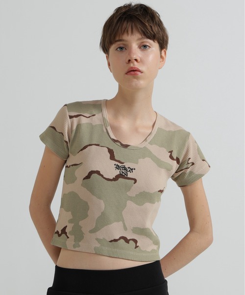AVIREX(アヴィレックス)の「《直営店限定》CAMO WAFFLE MINI T-SHIRT(Tシャツ/カットソー・レディース・ベージュ系その他/グリーン系カモフラージュ・M/S)」の1枚目の写真