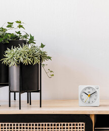 HIROB（ヒロブ）の「BRAUN ALARM CLOCK WHITE BC02XW（置時計）」