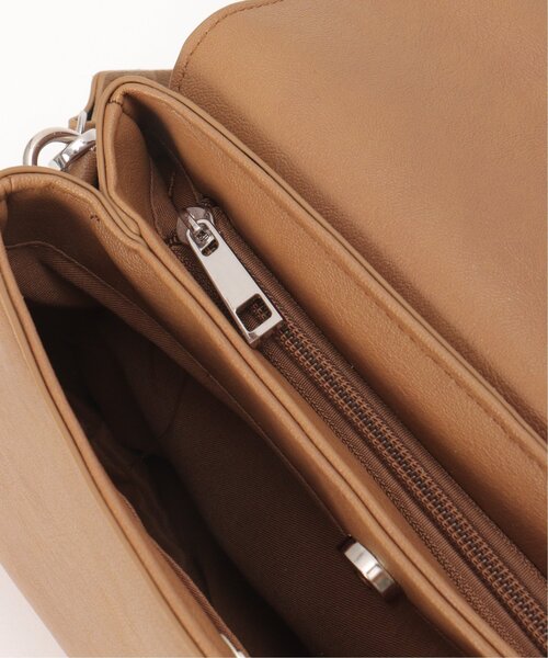 notch.(ノッチ)の「フラップ2WAYスクエアバッグ(ショルダーバッグ・レディース・ブラック/ライトグレー/キャメル/オフホワイト・ONESIZE)」の12枚目の写真