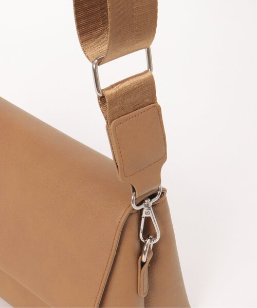 notch.(ノッチ)の「フラップ2WAYスクエアバッグ(ショルダーバッグ・レディース・ブラック/ライトグレー/キャメル/オフホワイト・ONESIZE)」の14枚目の写真