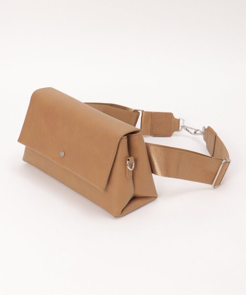 notch.(ノッチ)の「フラップ2WAYスクエアバッグ(ショルダーバッグ・レディース・ブラック/ライトグレー/キャメル/オフホワイト・ONESIZE)」の17枚目の写真