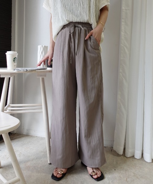 CORNERS(コーナーズ)の「タックイージーパンツ【セットアップ可能】(その他パンツ・レディース・ブラック/グレイッシュベージュ/グレー・M)」の3枚目の写真