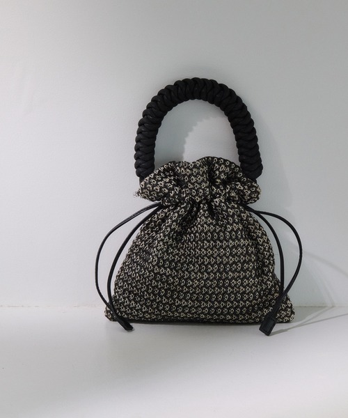 ADAM ET ROPE'(アダムエロペ)の「ブレイドハンドル巾着バッグ(ショルダーバッグ・レディース・ホワイト/ブラック・FREE)」の2枚目の写真