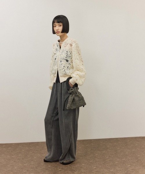 ADAM ET ROPE'(アダムエロペ)の「ブレイドハンドル巾着バッグ(ショルダーバッグ・レディース・ホワイト/ブラック・FREE)」の5枚目の写真