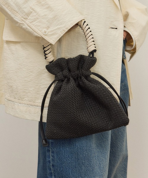 ADAM ET ROPE'(アダムエロペ)の「ブレイドハンドル巾着バッグ(ショルダーバッグ・レディース・ホワイト/ブラック・FREE)」の7枚目の写真